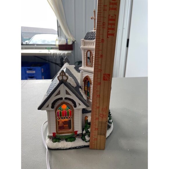 St Nicholas Square Country Chapel 2005 Lighted Village Christmas Holiday Decor - Picture 5 of 9